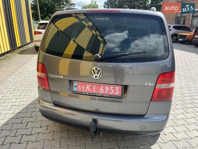 Серый Фольксваген Туран, объемом двигателя 1.6 л и пробегом 186 тыс. км за 6900 $, фото 2 на Automoto.ua