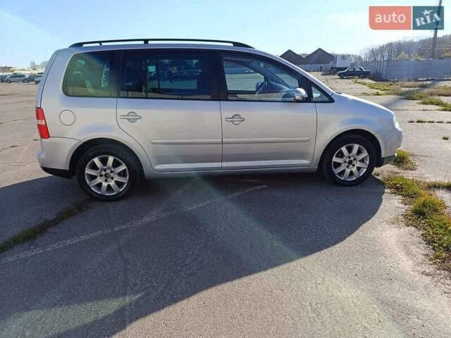 Серый Фольксваген Туран, объемом двигателя 1.6 л и пробегом 243 тыс. км за 5999 $, фото 1 на Automoto.ua