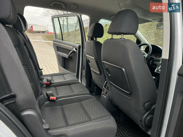 Серый Фольксваген Туран, объемом двигателя 1.9 л и пробегом 284 тыс. км за 6500 $, фото 25 на Automoto.ua