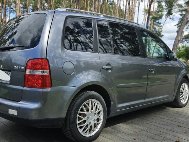 Серый Фольксваген Туран, объемом двигателя 2 л и пробегом 367 тыс. км за 2657 $, фото 2 на Automoto.ua