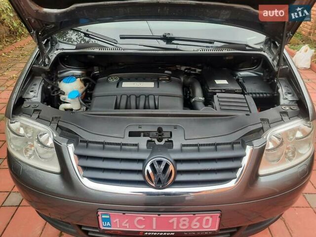 Серый Фольксваген Туран, объемом двигателя 1.6 л и пробегом 193 тыс. км за 6400 $, фото 13 на Automoto.ua