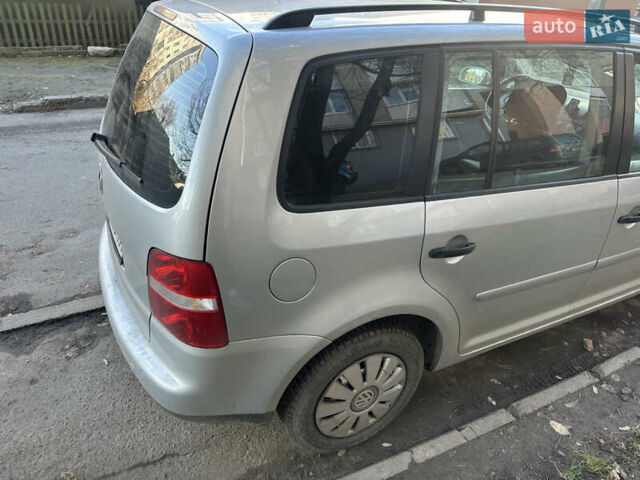 Серый Фольксваген Туран, объемом двигателя 1.6 л и пробегом 211 тыс. км за 6000 $, фото 3 на Automoto.ua