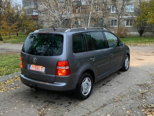 Серый Фольксваген Туран, объемом двигателя 2 л и пробегом 320 тыс. км за 3400 $, фото 4 на Automoto.ua