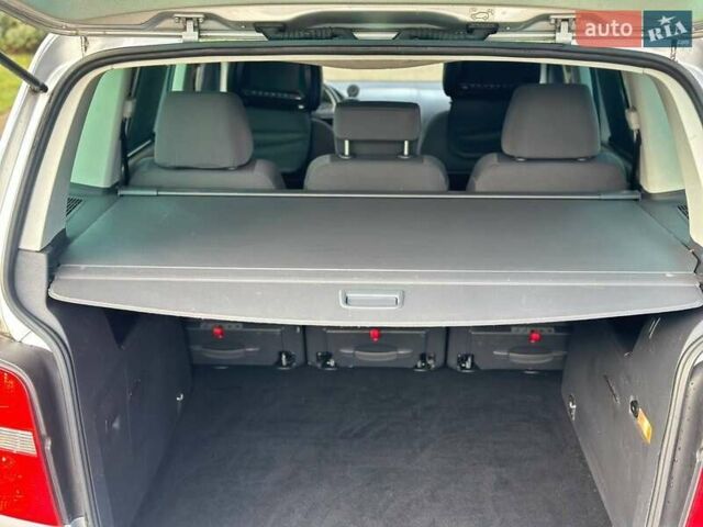 Сірий Фольксваген Туран, об'ємом двигуна 1.6 л та пробігом 240 тис. км за 6200 $, фото 36 на Automoto.ua