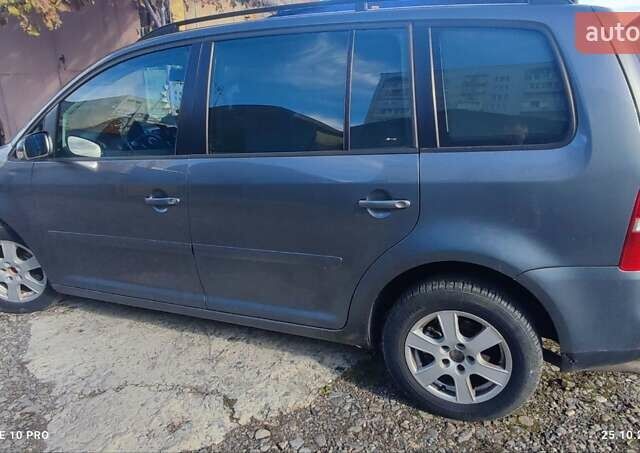 Серый Фольксваген Туран, объемом двигателя 2 л и пробегом 181 тыс. км за 4900 $, фото 6 на Automoto.ua