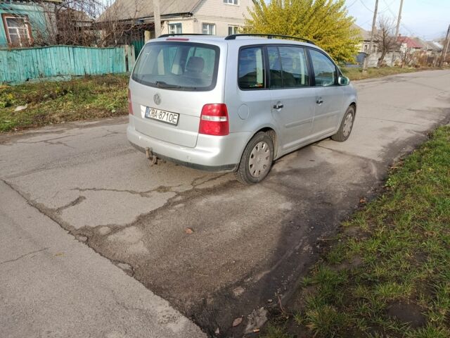 Серый Фольксваген Туран, объемом двигателя 1.9 л и пробегом 340 тыс. км за 2500 $, фото 3 на Automoto.ua