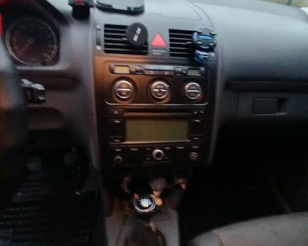 Серый Фольксваген Туран, объемом двигателя 1.6 л и пробегом 258 тыс. км за 5500 $, фото 1 на Automoto.ua