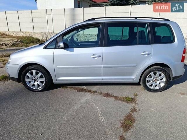 Серый Фольксваген Туран, объемом двигателя 1.6 л и пробегом 243 тыс. км за 5999 $, фото 5 на Automoto.ua