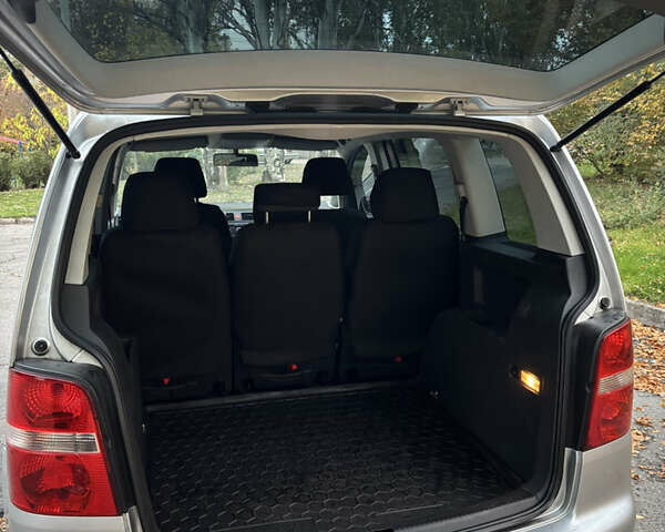 Серый Фольксваген Туран, объемом двигателя 1.9 л и пробегом 206 тыс. км за 6800 $, фото 8 на Automoto.ua