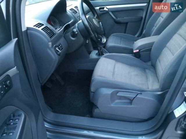 Серый Фольксваген Туран, объемом двигателя 1.6 л и пробегом 215 тыс. км за 5900 $, фото 32 на Automoto.ua