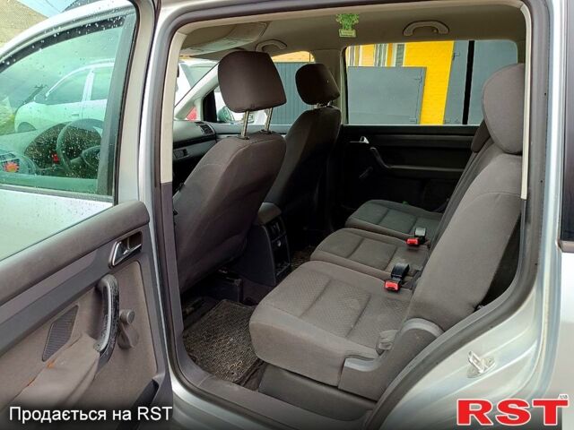 Сірий Фольксваген Туран, об'ємом двигуна 1.9 л та пробігом 340 тис. км за 2700 $, фото 7 на Automoto.ua