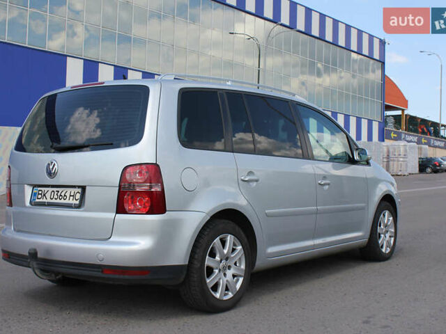Серый Фольксваген Туран, объемом двигателя 2 л и пробегом 330 тыс. км за 6700 $, фото 3 на Automoto.ua