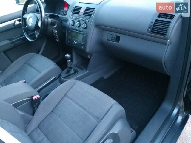 Серый Фольксваген Туран, объемом двигателя 1.6 л и пробегом 215 тыс. км за 5900 $, фото 41 на Automoto.ua