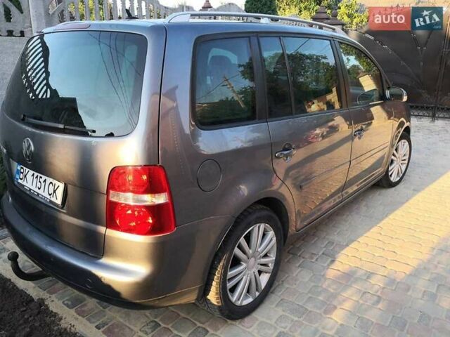 Сірий Фольксваген Туран, об'ємом двигуна 1.4 л та пробігом 135 тис. км за 5500 $, фото 4 на Automoto.ua