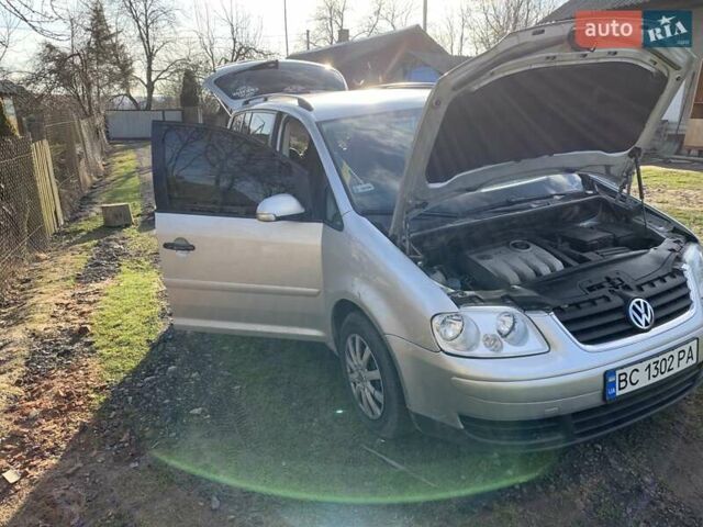 Серый Фольксваген Туран, объемом двигателя 1.9 л и пробегом 400 тыс. км за 6500 $, фото 7 на Automoto.ua