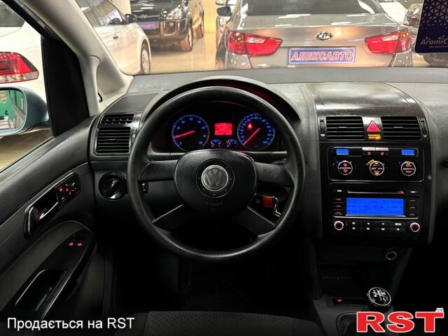 Серый Фольксваген Туран, объемом двигателя 1.6 л и пробегом 213 тыс. км за 6600 $, фото 7 на Automoto.ua