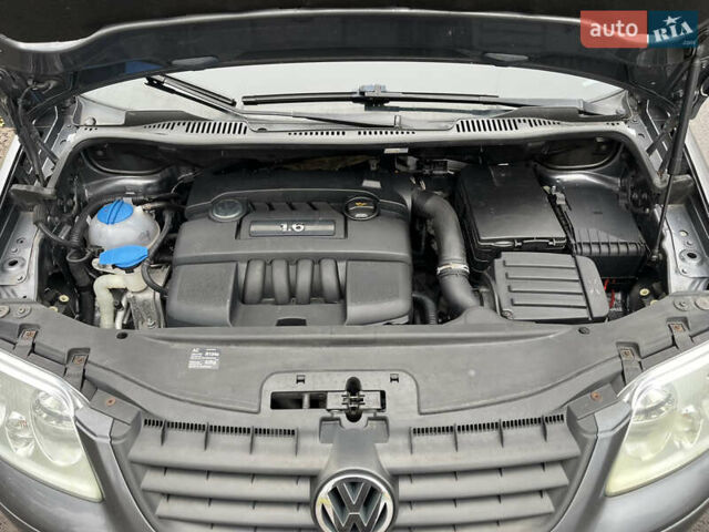 Серый Фольксваген Туран, объемом двигателя 1.6 л и пробегом 274 тыс. км за 5900 $, фото 20 на Automoto.ua