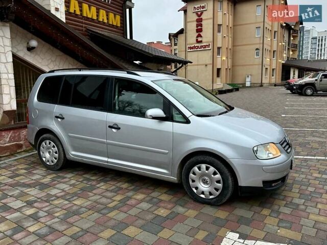 Сірий Фольксваген Туран, об'ємом двигуна 1.9 л та пробігом 264 тис. км за 5400 $, фото 17 на Automoto.ua