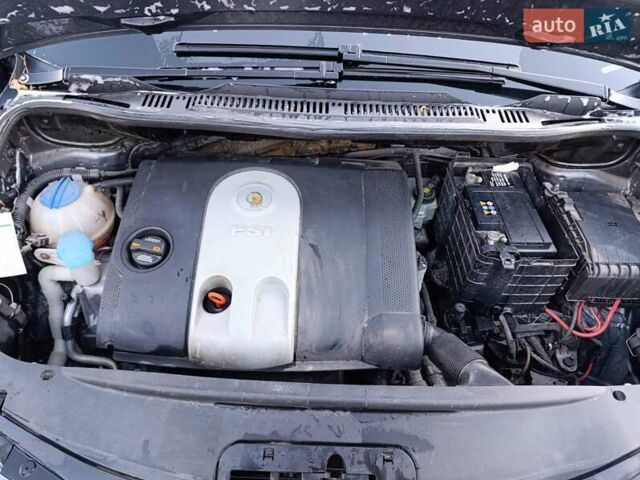 Серый Фольксваген Туран, объемом двигателя 1.6 л и пробегом 206 тыс. км за 5950 $, фото 12 на Automoto.ua