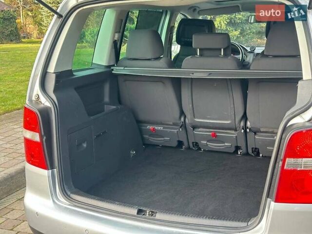 Сірий Фольксваген Туран, об'ємом двигуна 1.6 л та пробігом 240 тис. км за 6200 $, фото 37 на Automoto.ua