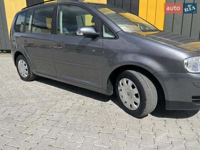 Серый Фольксваген Туран, объемом двигателя 1.6 л и пробегом 186 тыс. км за 6900 $, фото 9 на Automoto.ua