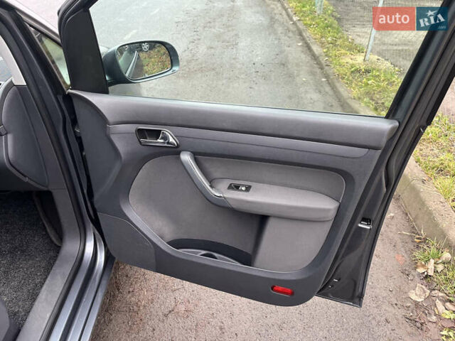 Серый Фольксваген Туран, объемом двигателя 1.6 л и пробегом 274 тыс. км за 5900 $, фото 9 на Automoto.ua