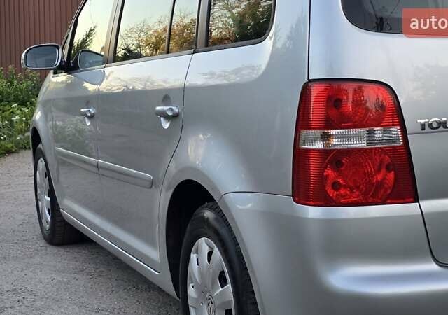 Серый Фольксваген Туран, объемом двигателя 1.6 л и пробегом 270 тыс. км за 6499 $, фото 18 на Automoto.ua