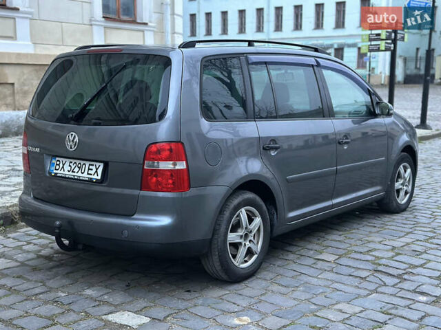 Серый Фольксваген Туран, объемом двигателя 1.6 л и пробегом 260 тыс. км за 5750 $, фото 3 на Automoto.ua