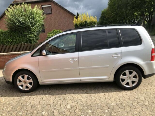 Серый Фольксваген Туран, объемом двигателя 2 л и пробегом 260 тыс. км за 7599 $, фото 7 на Automoto.ua