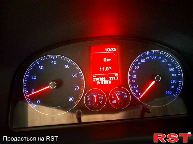 Серый Фольксваген Туран, объемом двигателя 2 л и пробегом 231 тыс. км за 7500 $, фото 4 на Automoto.ua