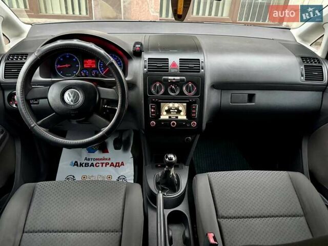 Сірий Фольксваген Туран, об'ємом двигуна 1.9 л та пробігом 264 тис. км за 5400 $, фото 1 на Automoto.ua