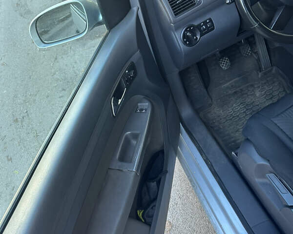 Серый Фольксваген Туран, объемом двигателя 1.6 л и пробегом 211 тыс. км за 6000 $, фото 15 на Automoto.ua