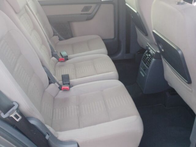 Серый Фольксваген Туран, объемом двигателя 1.4 л и пробегом 230 тыс. км за 7000 $, фото 3 на Automoto.ua