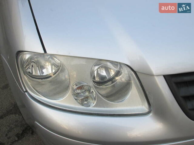 Серый Фольксваген Туран, объемом двигателя 1.6 л и пробегом 230 тыс. км за 6500 $, фото 5 на Automoto.ua