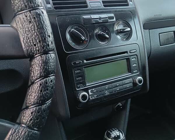 Серый Фольксваген Туран, объемом двигателя 1.6 л и пробегом 242 тыс. км за 5300 $, фото 10 на Automoto.ua