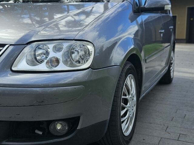 Серый Фольксваген Туран, объемом двигателя 2 л и пробегом 367 тыс. км за 2657 $, фото 9 на Automoto.ua