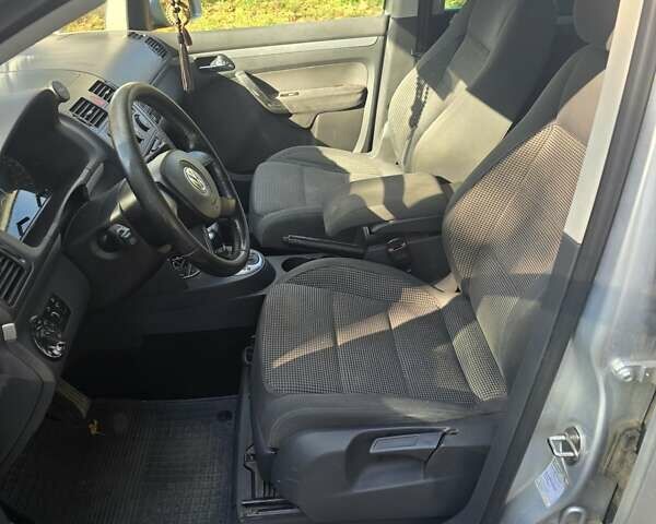 Серый Фольксваген Туран, объемом двигателя 2 л и пробегом 370 тыс. км за 6200 $, фото 1 на Automoto.ua