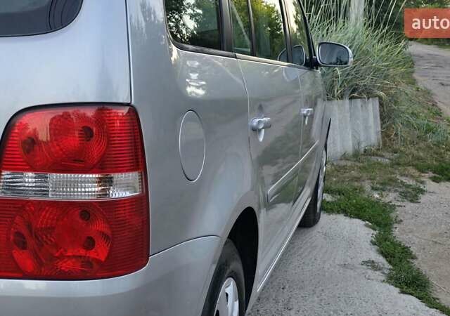 Серый Фольксваген Туран, объемом двигателя 1.6 л и пробегом 270 тыс. км за 6499 $, фото 16 на Automoto.ua