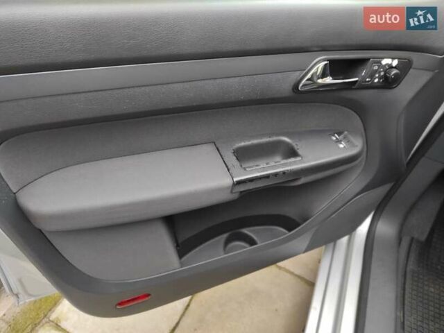 Серый Фольксваген Туран, объемом двигателя 1.6 л и пробегом 220 тыс. км за 5650 $, фото 9 на Automoto.ua