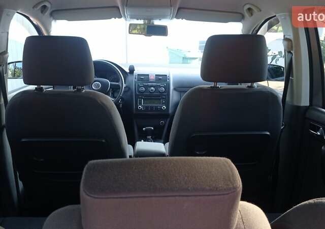 Серый Фольксваген Туран, объемом двигателя 1.9 л и пробегом 281 тыс. км за 6500 $, фото 7 на Automoto.ua