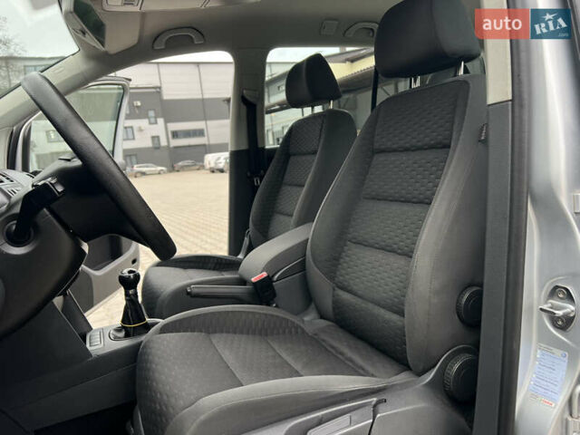 Серый Фольксваген Туран, объемом двигателя 1.9 л и пробегом 284 тыс. км за 6500 $, фото 19 на Automoto.ua