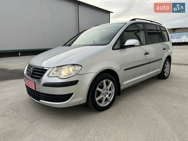Серый Фольксваген Туран, объемом двигателя 1.6 л и пробегом 215 тыс. км за 6800 $, фото 2 на Automoto.ua
