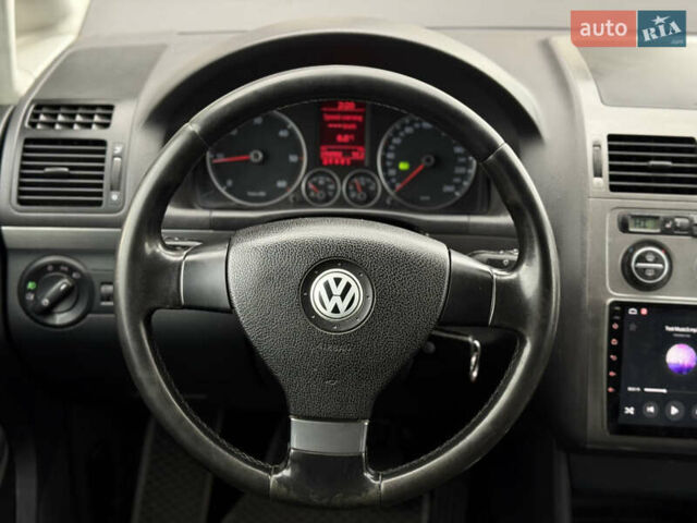 Серый Фольксваген Туран, объемом двигателя 1.97 л и пробегом 370 тыс. км за 6199 $, фото 22 на Automoto.ua