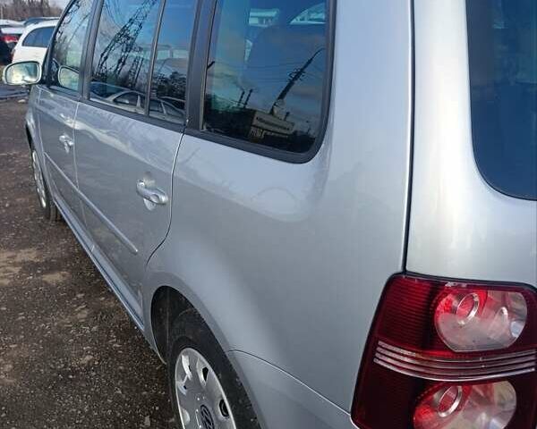 Серый Фольксваген Туран, объемом двигателя 1.6 л и пробегом 203 тыс. км за 6900 $, фото 4 на Automoto.ua