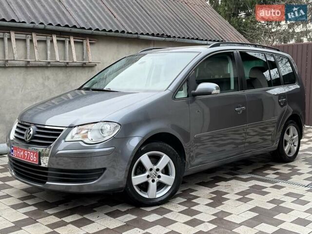 Серый Фольксваген Туран, объемом двигателя 1.6 л и пробегом 251 тыс. км за 6950 $, фото 7 на Automoto.ua