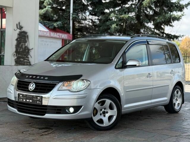 Серый Фольксваген Туран, объемом двигателя 2 л и пробегом 260 тыс. км за 5300 $, фото 1 на Automoto.ua