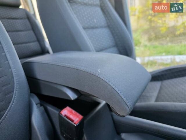 Серый Фольксваген Туран, объемом двигателя 1.6 л и пробегом 225 тыс. км за 6700 $, фото 40 на Automoto.ua