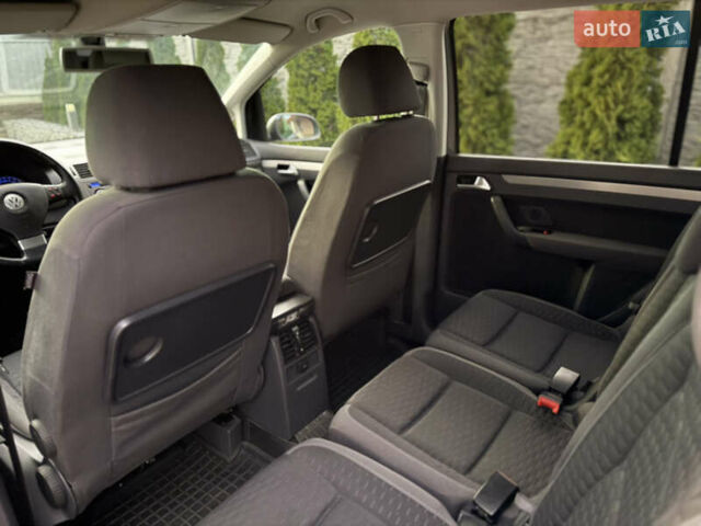 Сірий Фольксваген Туран, об'ємом двигуна 1.9 л та пробігом 221 тис. км за 6600 $, фото 37 на Automoto.ua