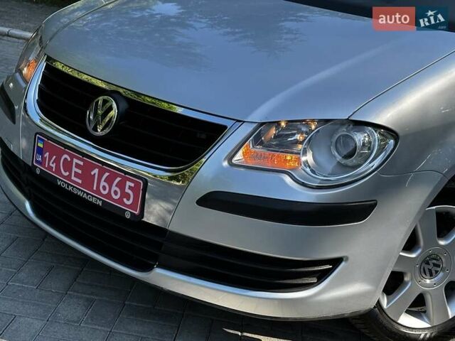 Сірий Фольксваген Туран, об'ємом двигуна 1.6 л та пробігом 230 тис. км за 6800 $, фото 8 на Automoto.ua