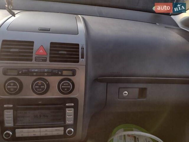 Серый Фольксваген Туран, объемом двигателя 1.6 л и пробегом 256 тыс. км за 6200 $, фото 18 на Automoto.ua